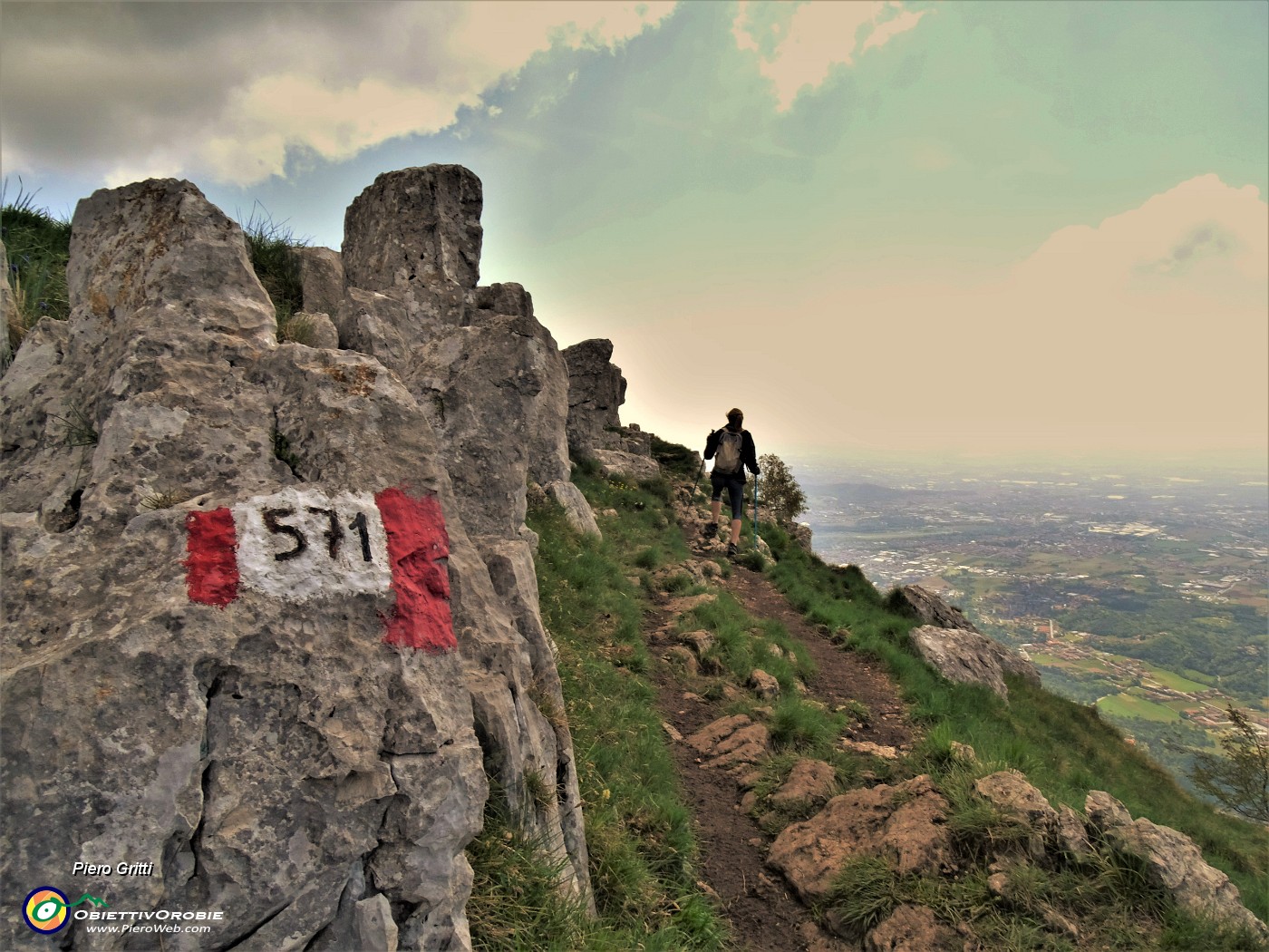 60 Scendiamo dal sent. 571 variante ripida ma panoramica.JPG